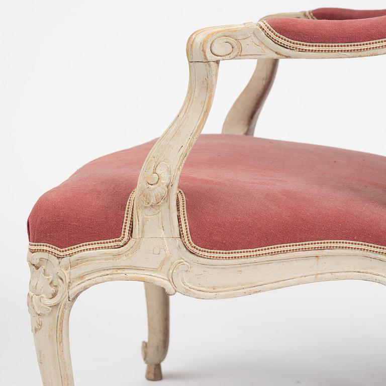 A large pair of Swedish Rococo armchairs in the manner of O Höglander (1750-1765).