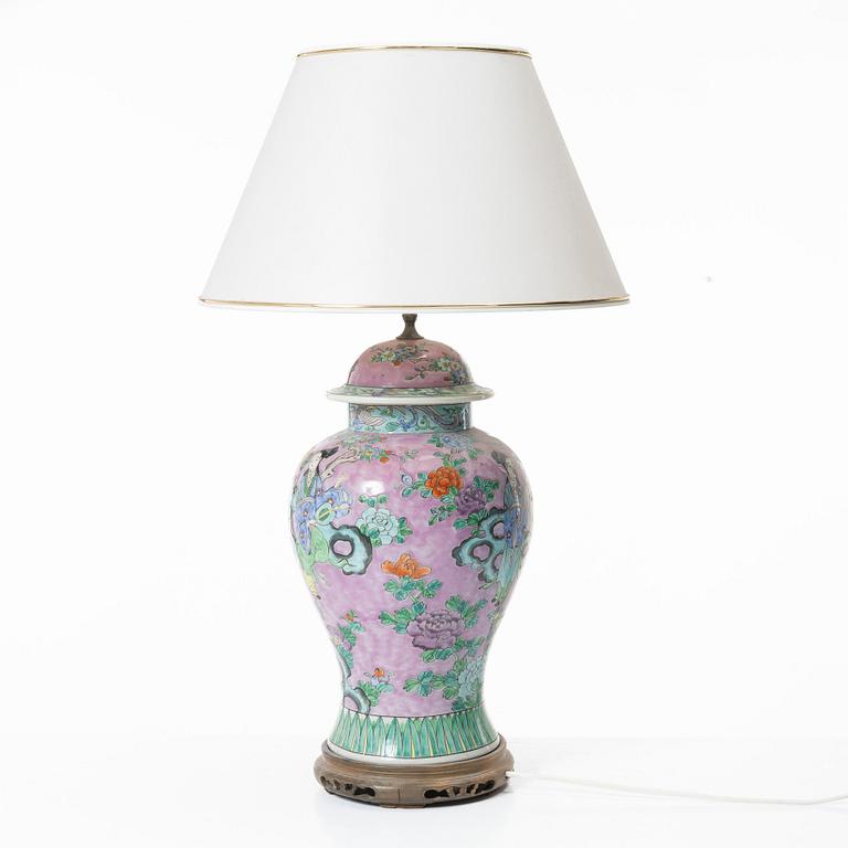 A porcelain table lamp, China, 20th century.