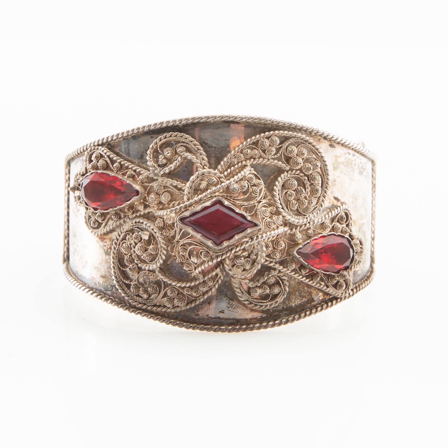 Bracelet of silver and faceted glass, second half of the 19th century.