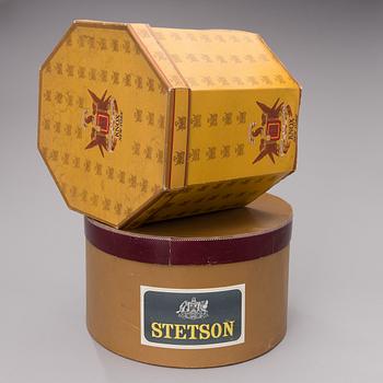HATTASKAR, 2 st, papp, Stetson och Knox, 1900-talets första hälft.