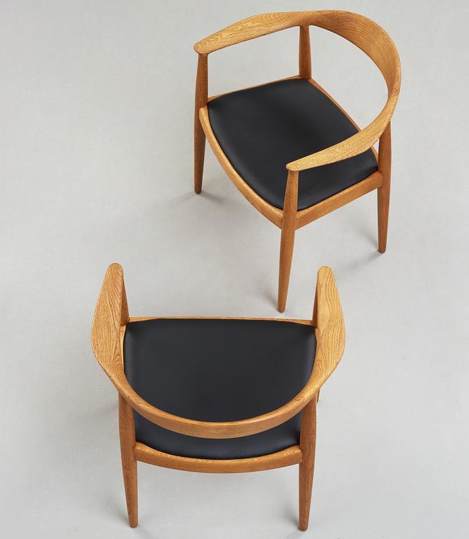 HANS J WEGNER, stolar, ett par "The Chair", Johannes Hansen, Köpenhamn.
