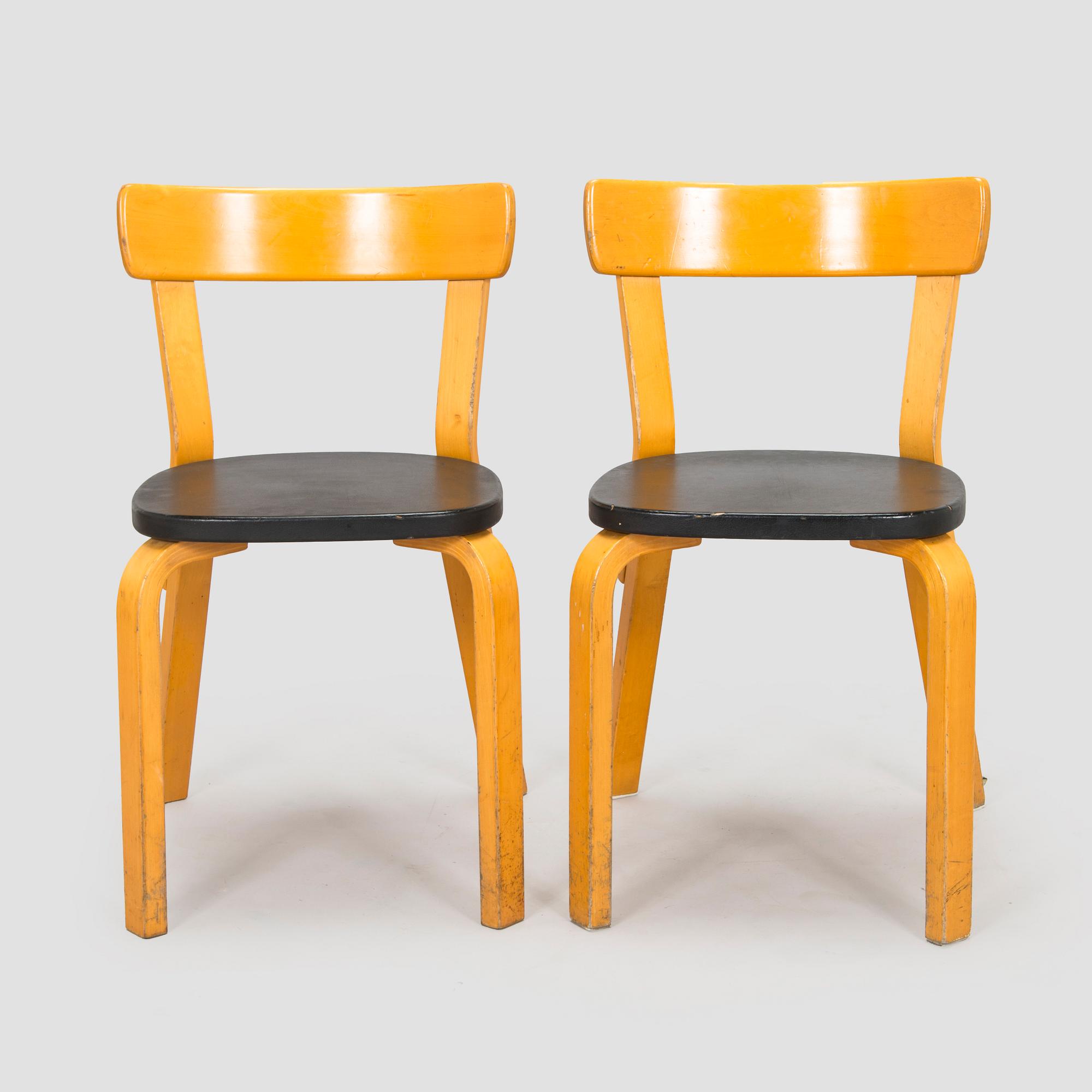 Alvar Aalto, stolar, ett par, modell 69, för Artek 1960-tal.