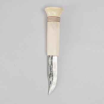 Ingvar Svonni, a reindeer antler knife, signed.