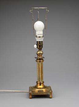 BORDSLAMPA, mässing, gustaviansk stil, 1900-talets början.