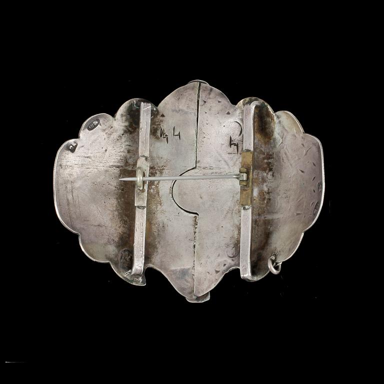 SKÄRPSPÄNNE/BROSCH, silver, Ryssland sent 1800-tal. Vikt ca 30 gram.
