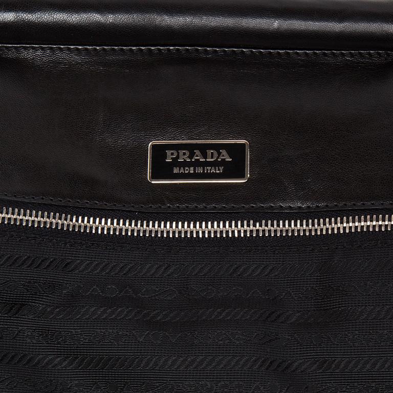 VÄSKA, Prada.