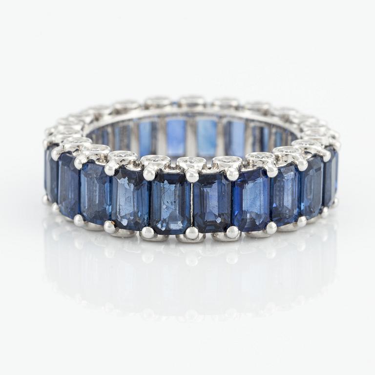 Ring, with sapphires and brilliant-cut diamonds.