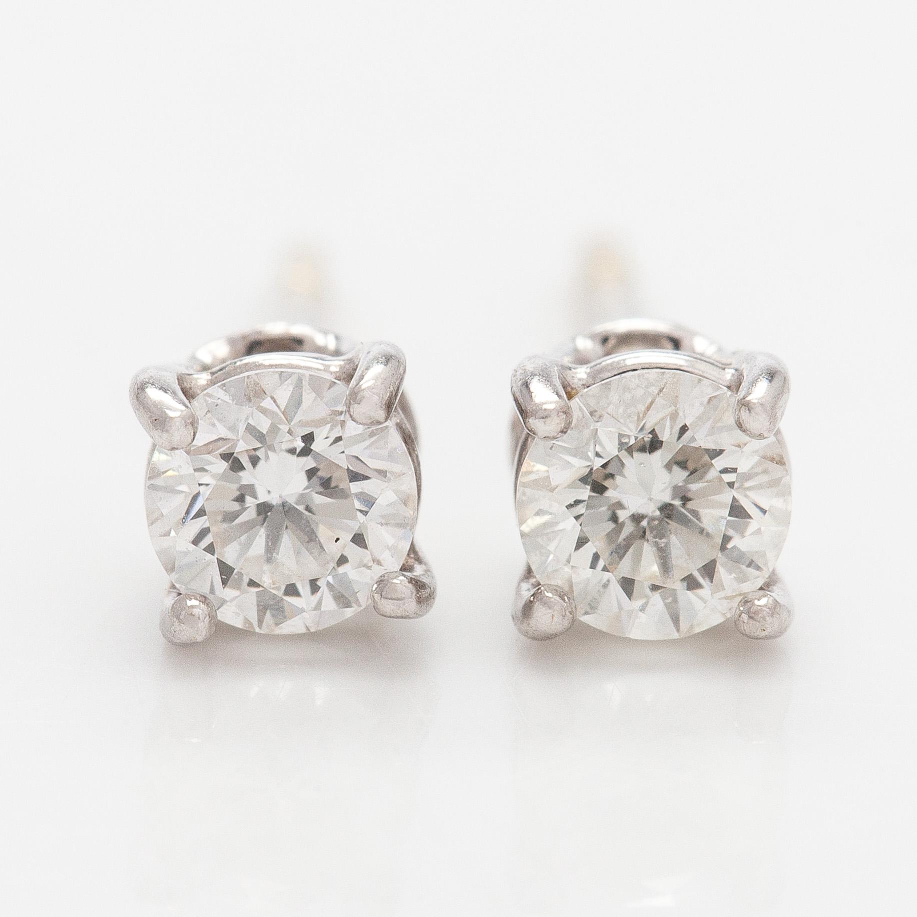 Örhängen, briljantslipade diamanter, 18K vitguld.