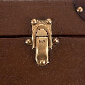 LOUIS VUITTON, a brown faux leather suitcase from around 1910.