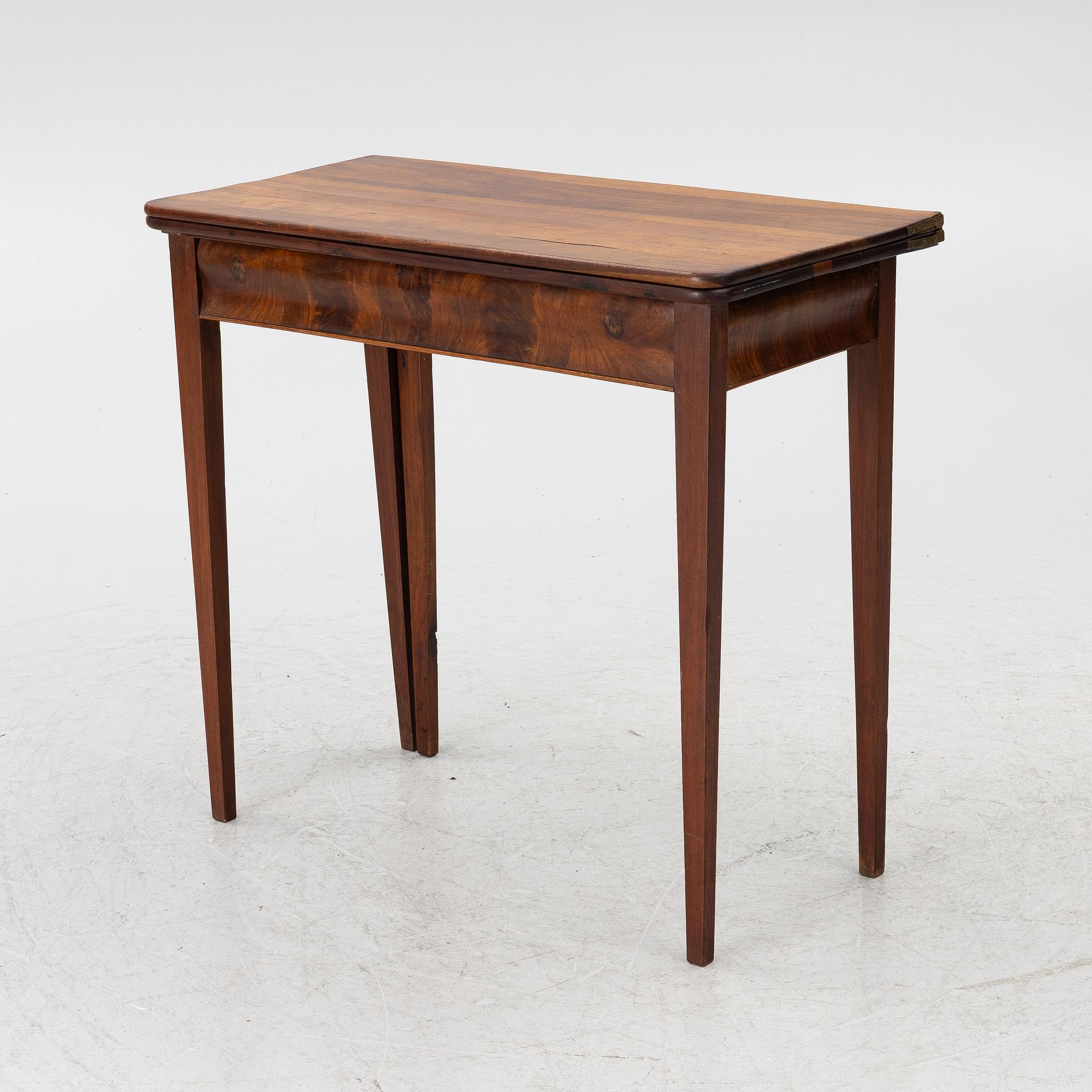 A games table, 19th century.
