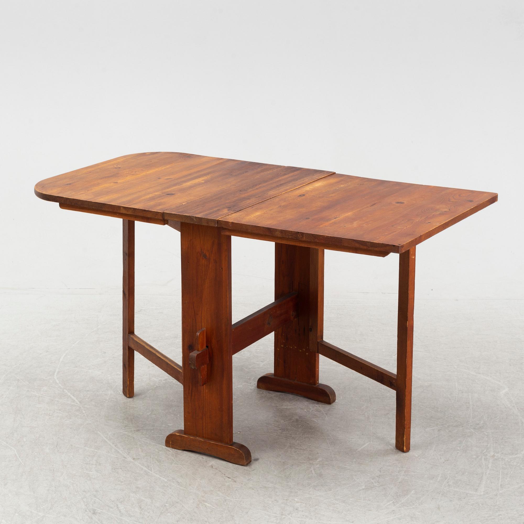 A pine gate-leg table, 1930's/40's.
