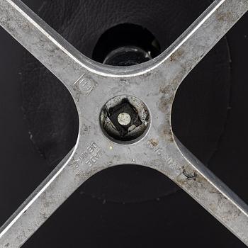 Arne Jacobsen, a 'The Egg' armchair, Fritz Hansen, Denmark, late 20th Century.