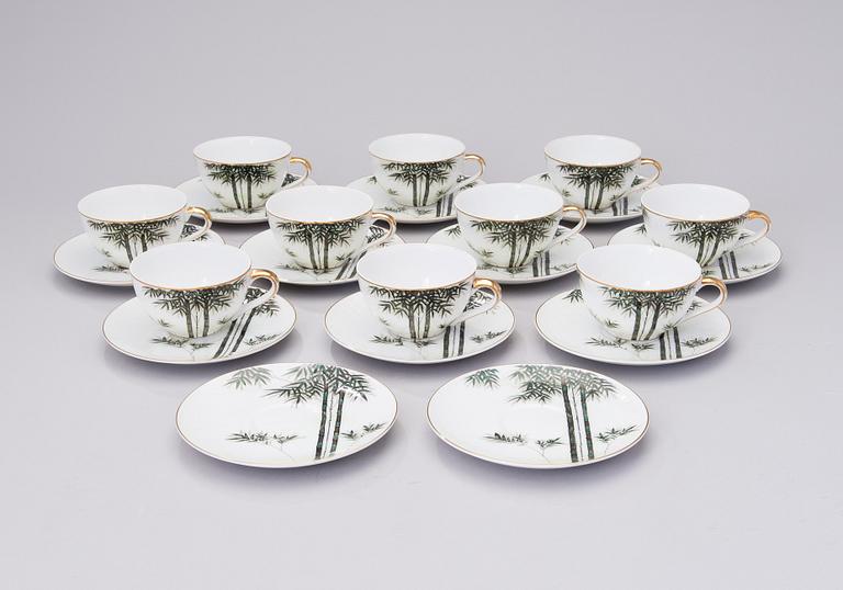 A dinnerware and tea set, circa 78 pcs, Kutani China, Japan latter half of the 20th century.