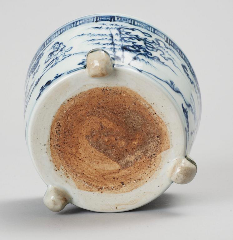 RÖKELSEKAR, porslin. Sydostasien. 1900-tal.