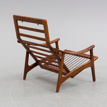 A 1950s/1960s easy chair.