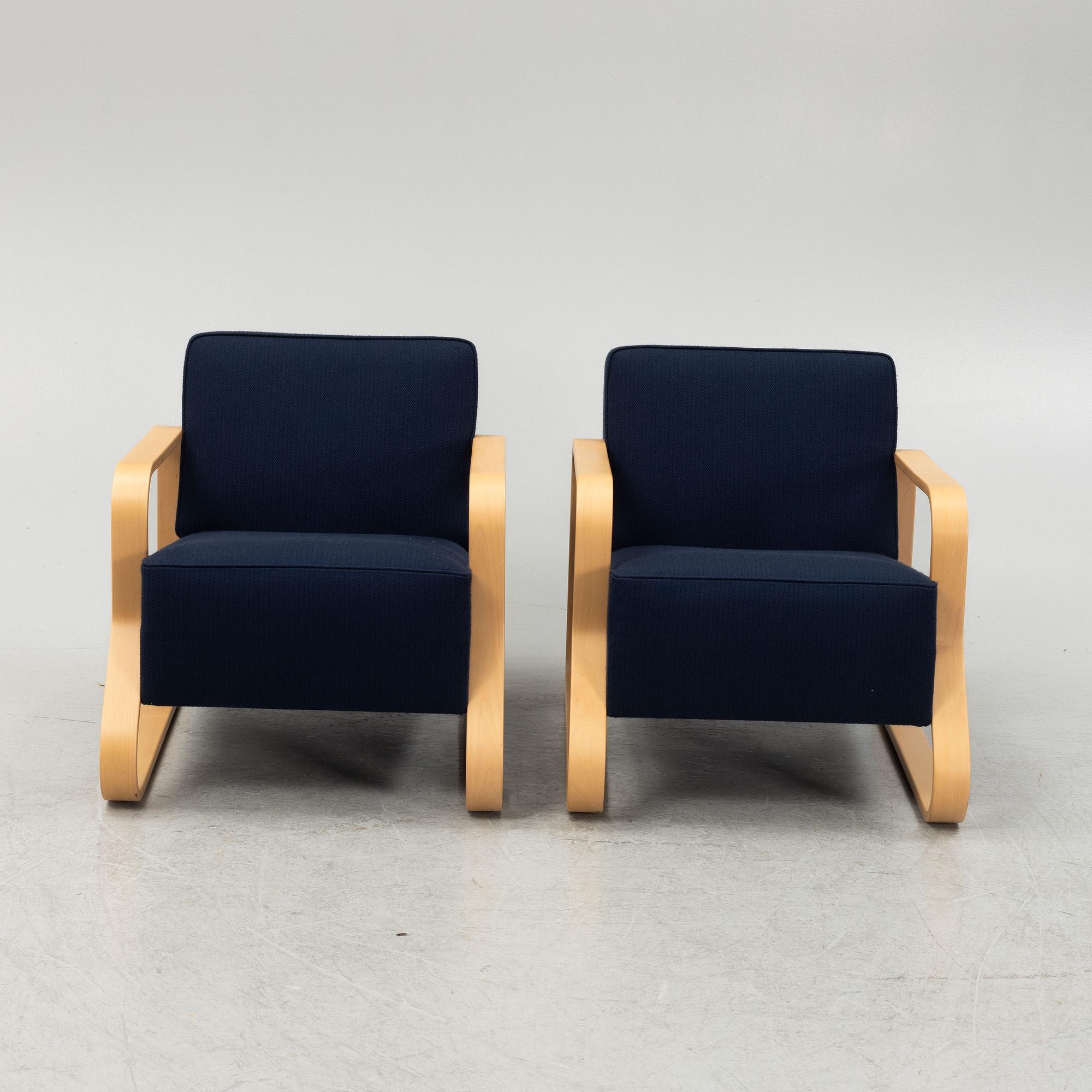Alvar Aalto, fåtöljer, ett par, modell 44, Artek, Finland.