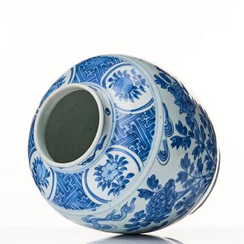 A blue and white jar, Ming dynasty, Wanli (1572-1620).