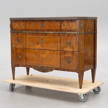 Byrå, sent 1800-tal. Gustaviansk stil.