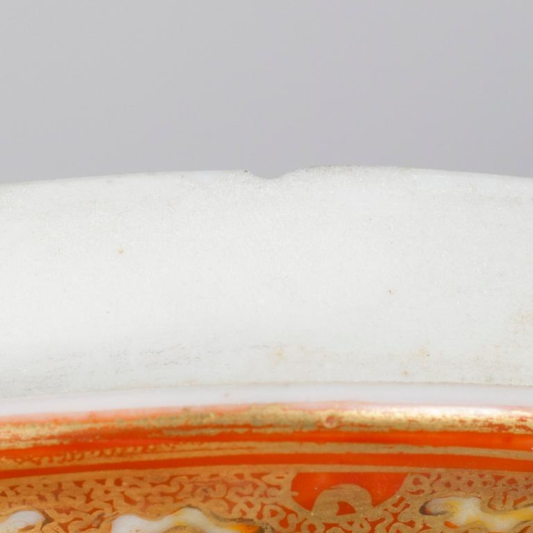 BURK MED LOCK, porslin, Satsuma, Japan sekelskiftet 1800/1900.