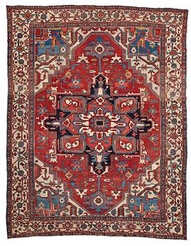 262. A CARPET, an antique Heriz, ca 360,5 x 282,5 cm.