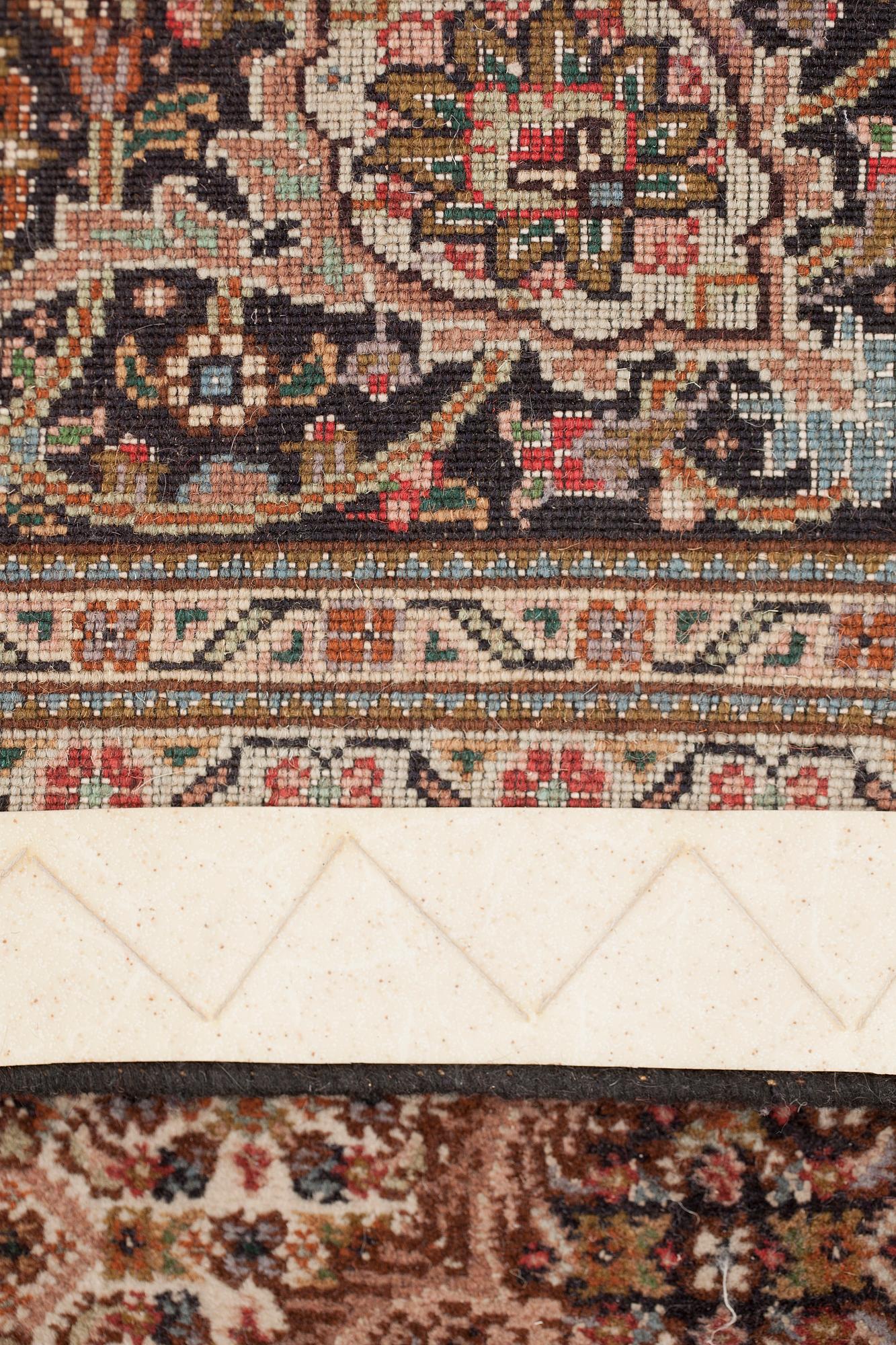 MATTA, orientalisk. Ca 307x198 cm.