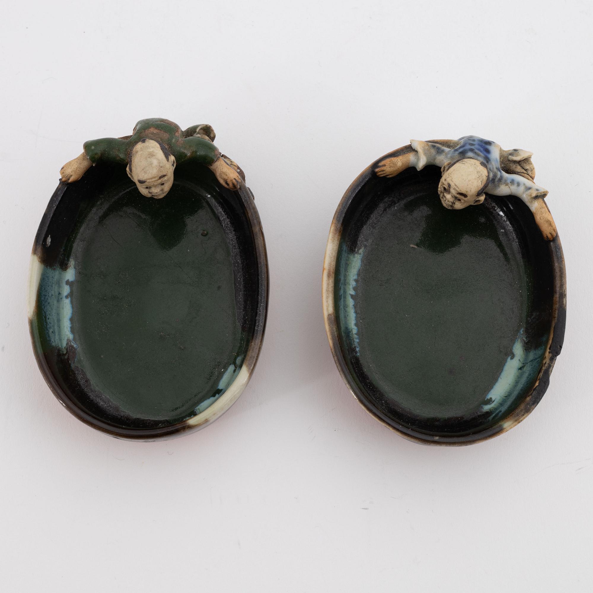 Skålar, ett par, "Sumida-ware" Japan, Meiji-period omkring år 1900.