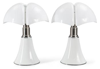 A pair of Gae Aulenti 'Pipistrello' white lacquered steel and plastic table lamps by Martinelli Luce, Italy.