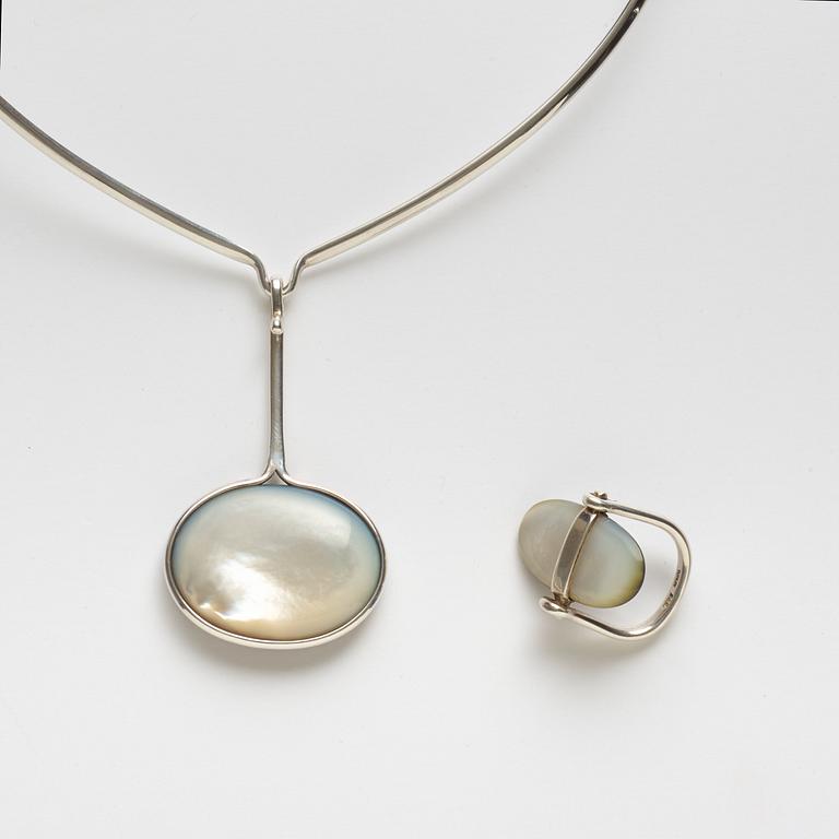 A Torun Bülow Hübe four pieces set of sterling jewelry, executed in about 2000.