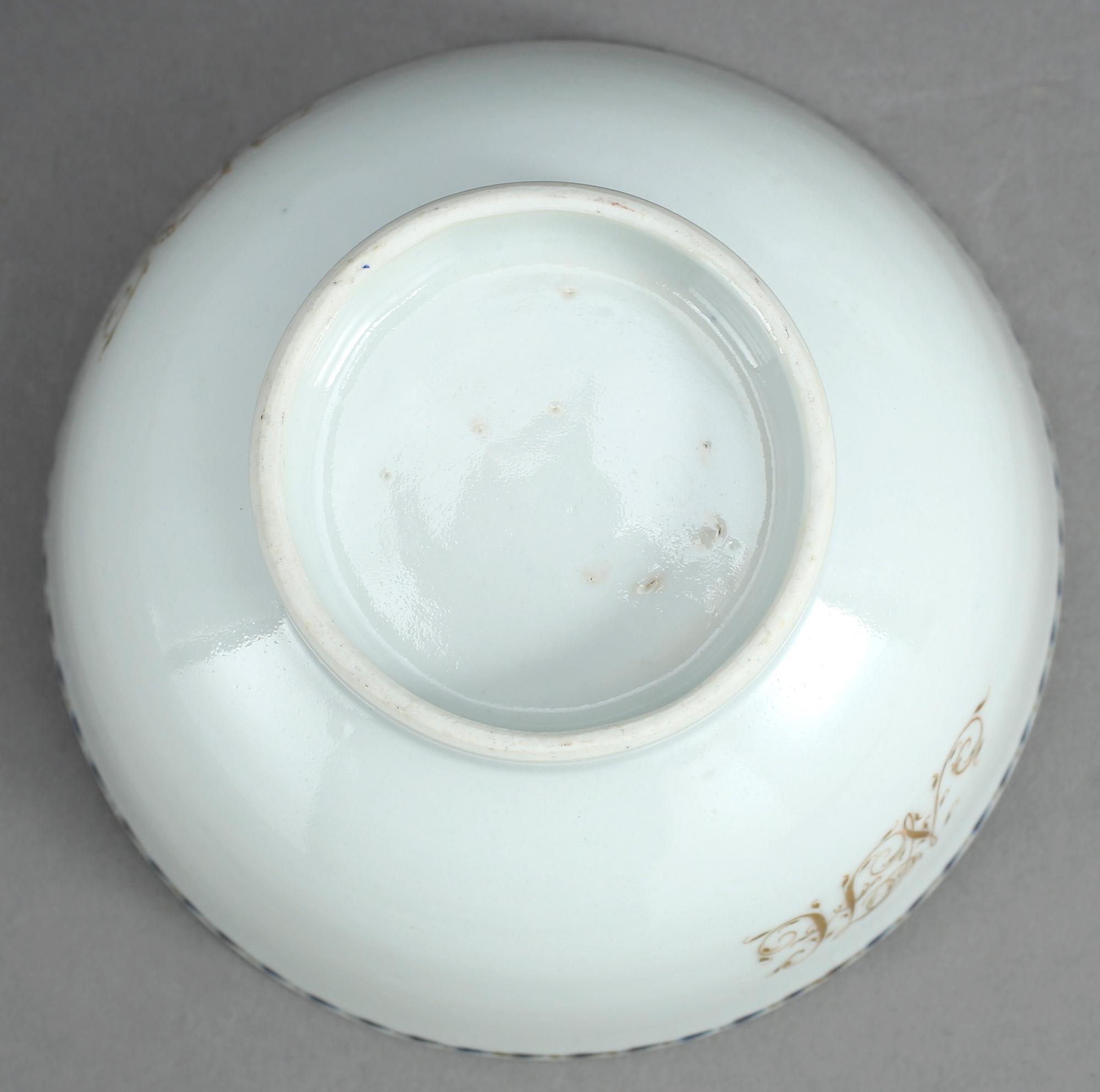 SKÅL samt FAT, med förgyllt monogram NH, Kina, 1700-tal.