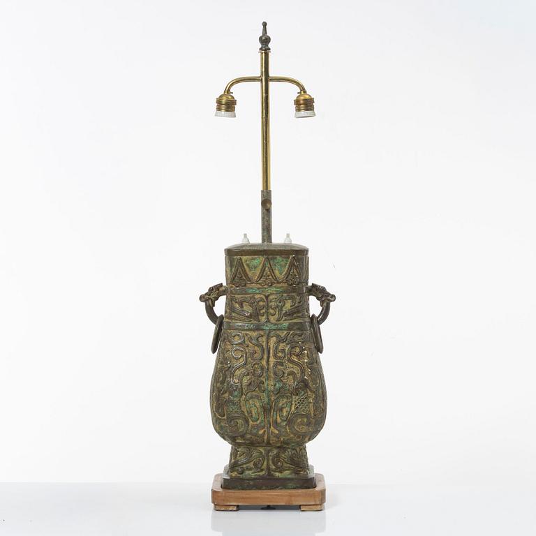 Bordslampa, brons, orientalisk stil, samtida.