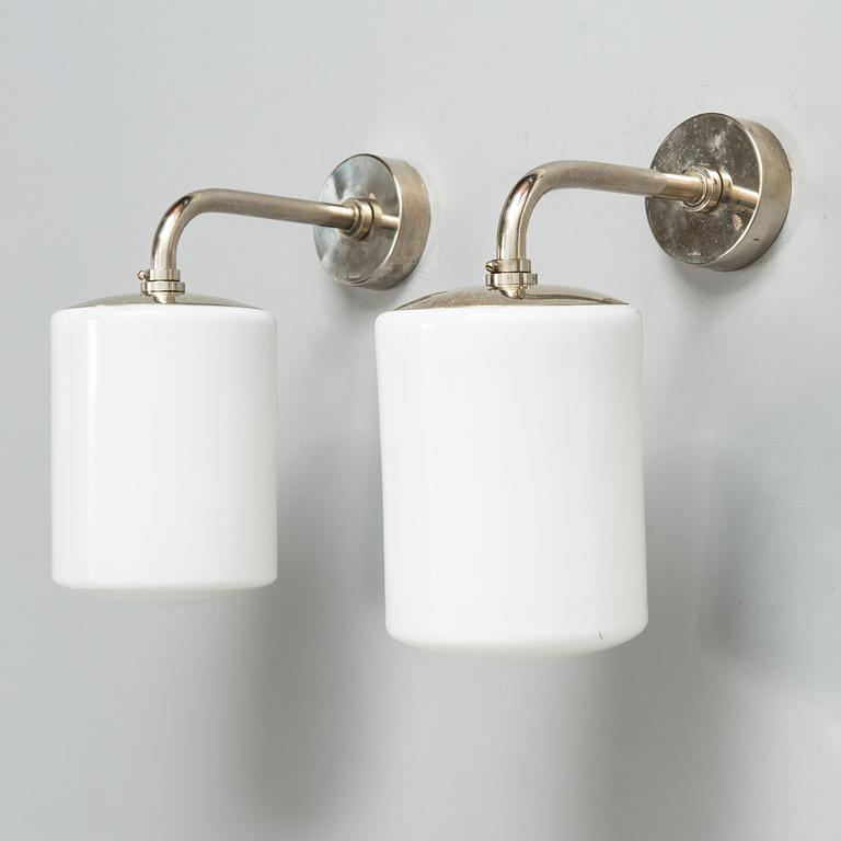 Paavo Tynell, a pair of mid-20th-century '7239' wall lights for Taito.