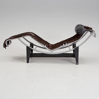 A LE CORBUSIER LC4 LOUNGECHAIR.