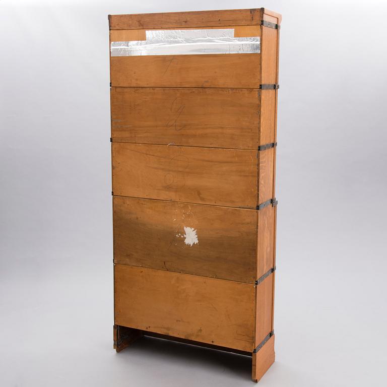 A cabinet by The Globe-Wernicke Co from the first half of the 20th century.