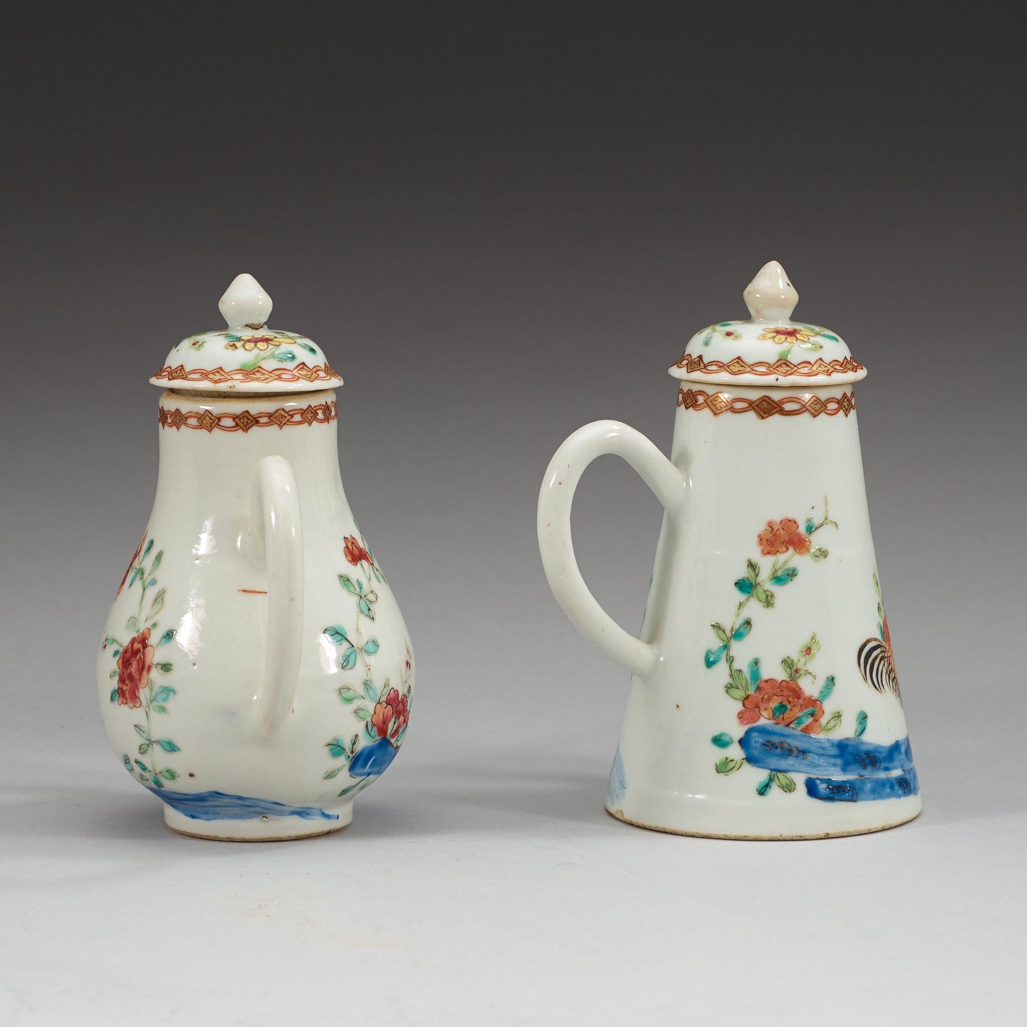 A famille rose 'rooster' chocholat pot and tea pot with cover, Qing dynasty, Qianlong (1736-95).