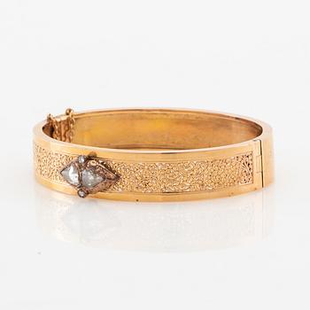 Bracelet 18k gold with rose-cut diamonds.