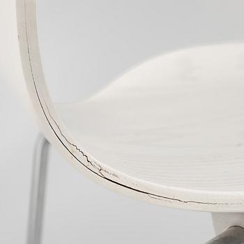 Arne Jacobsen, a set of 4 chairs "Sjuan", Fritz Hansen, Denmark, 2000.