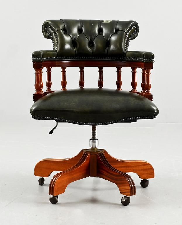 SKRIVBORDSSTOL, engelsk stil, 1900-talets andra hälft.