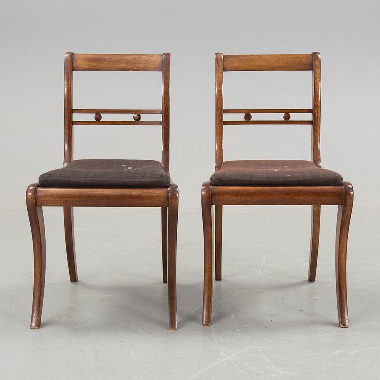 MATSALSSTOLAR, 8 st engelsk stil, 1900-talets mitt.