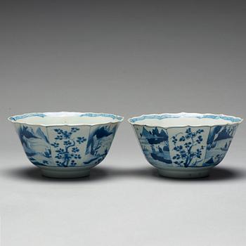 A pair of blue and white bowls, Qing dynasty, Kangxi (1662-1722).