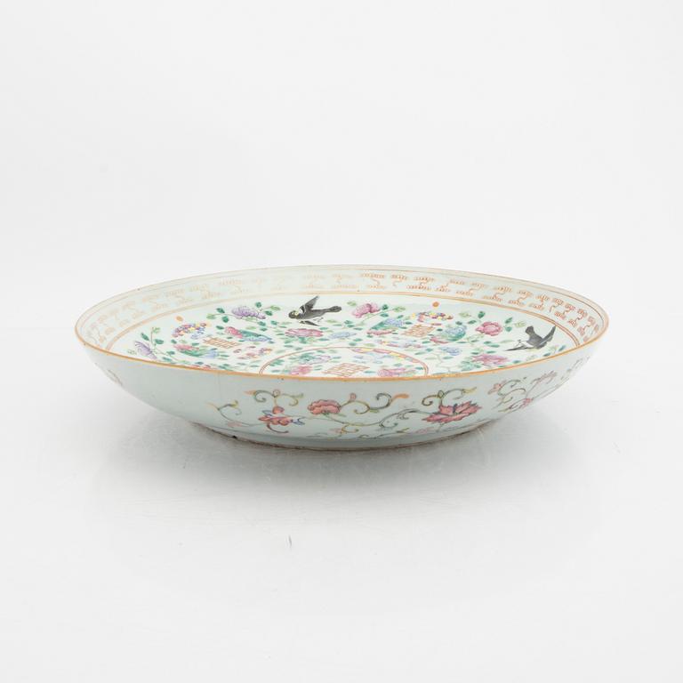 A Chinese 19th century porcelain plate.