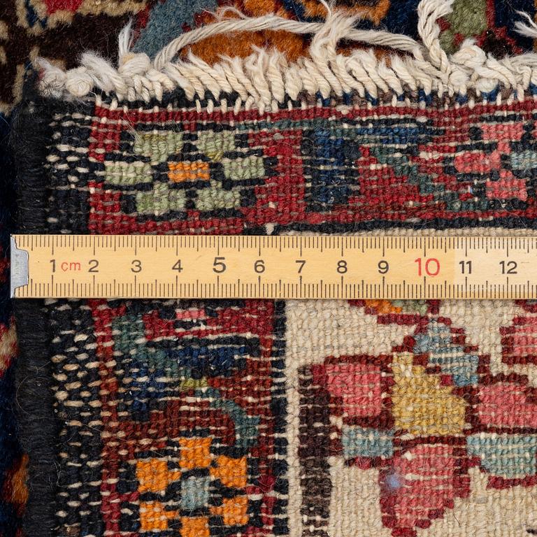 Carpet, Hamadan, approx. 188 x 128 cm.