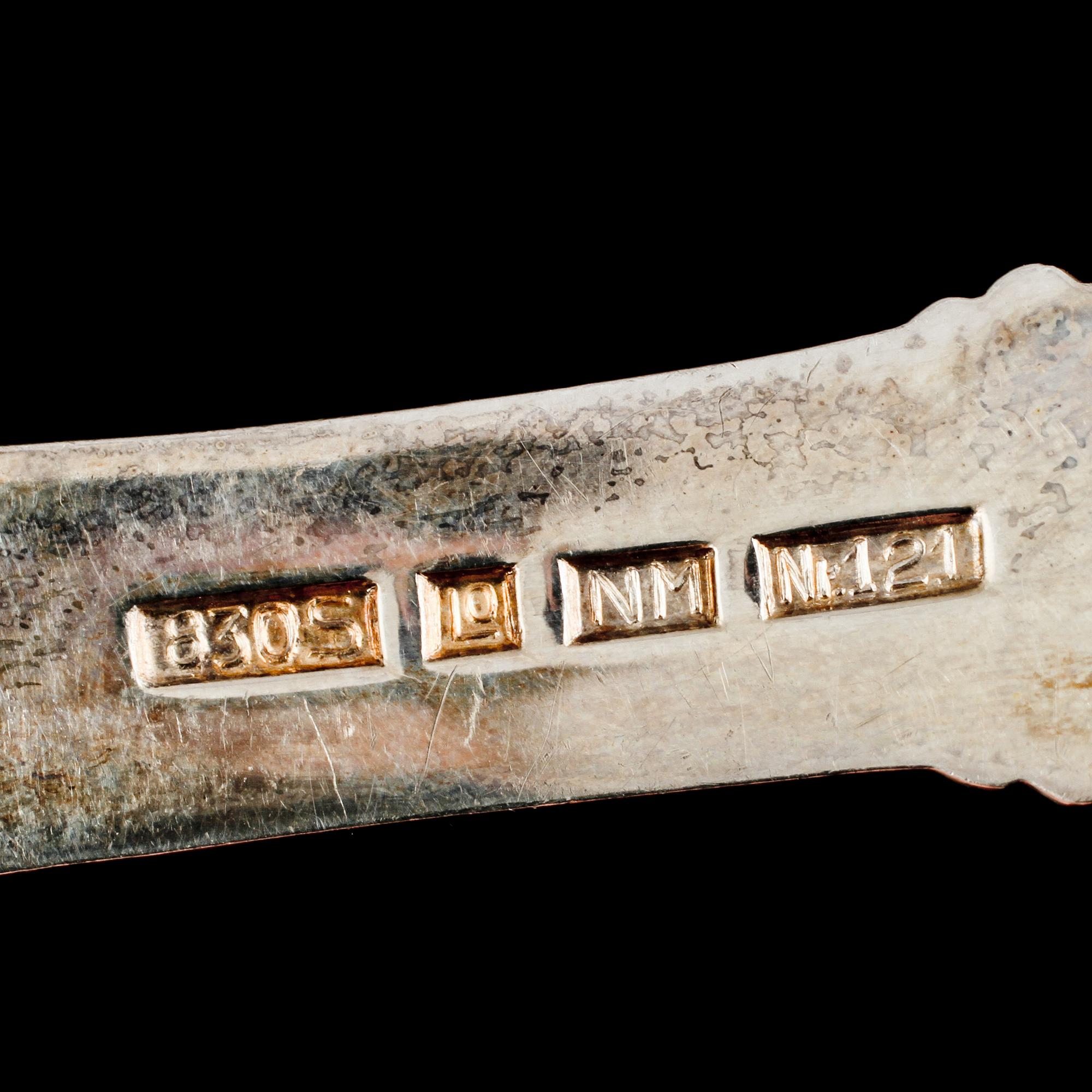 PARTI SILVER, 38 delar, delvis låghaltigt, bl a London och svenska importstämplar, 1700-, 1800- och 1900-tal. Vikt 623 g.