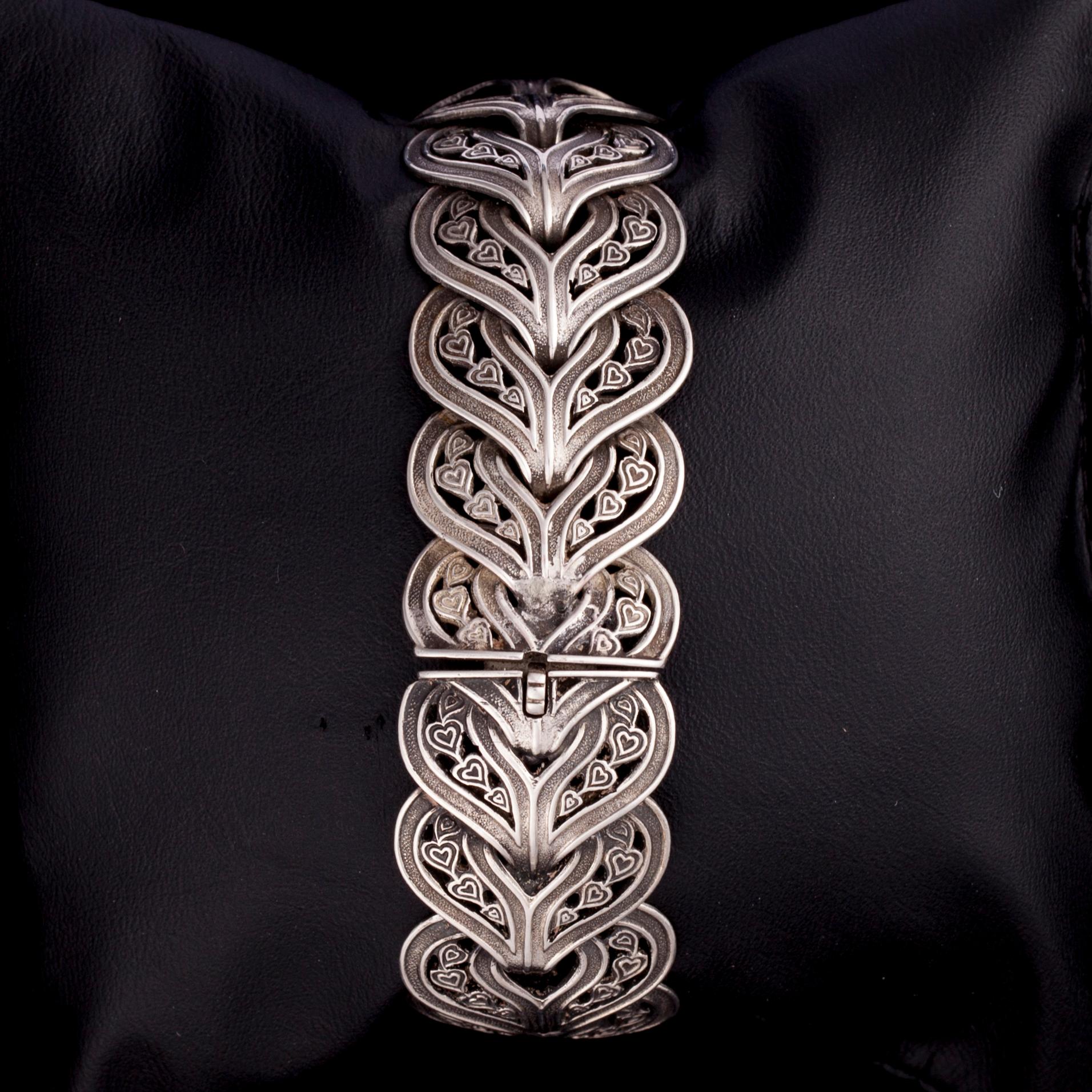ARMBAND, 813 silver. Helsingfors. Vikt ca 34 g.