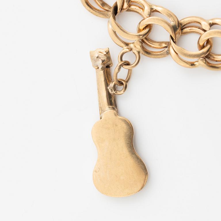 Armband 18K guld bismarcklänk, med berlocker.