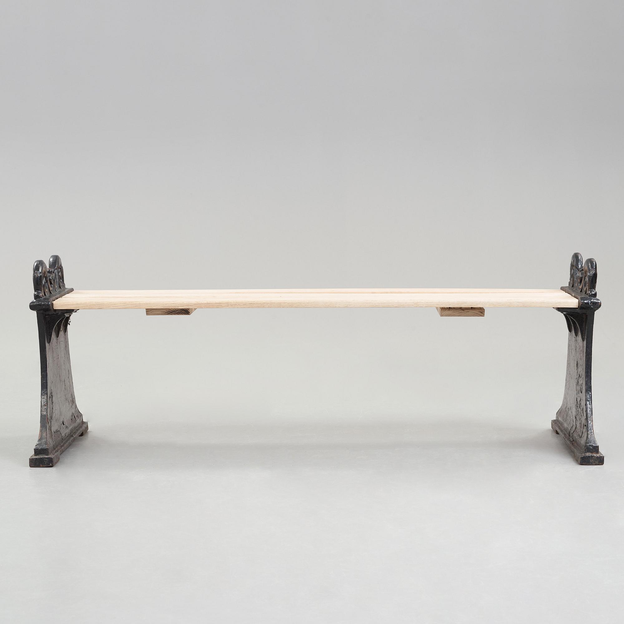 Folke Bensow, A Swedish Grace cast iron bench "Parkbänk Nr 1", Näfveqvarns Bruk.
