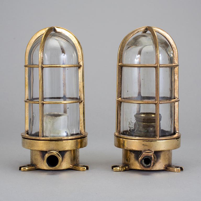 MÄSSBELYSNING, ett par. HR, 1900-talets mitt.