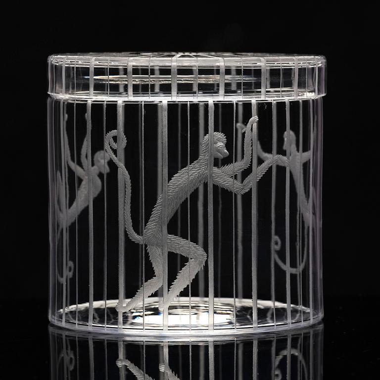 Edward Hald, an engraved lidded "Apburen" jar, Orrefors 1930.