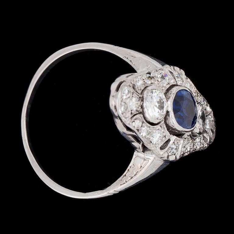 RING, blue sapphire and brilliant cut diamonds, tot. 0.80 cts.