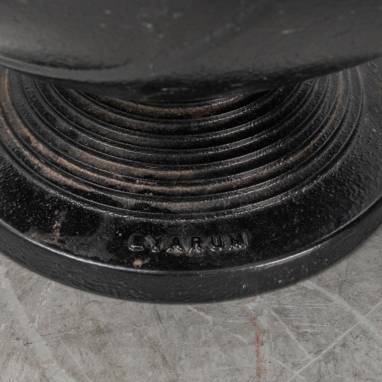 Trädgårdsurnor, ett par, "No 1", Byarums Bruk, 2000-tal.