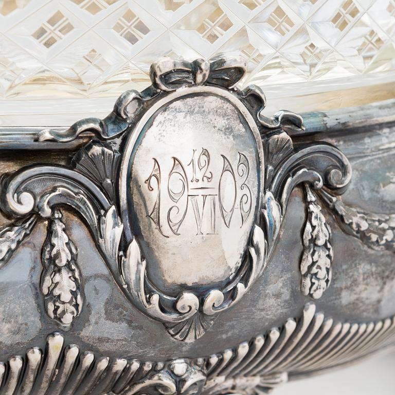 A silver centrepiece bowl with German and Russian hallmarks, from around the turn of the 20th century.